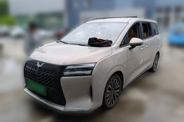 Used Wuling Starlight 730 2025 Model Plug-in Hybrid 125km Luxury Edition