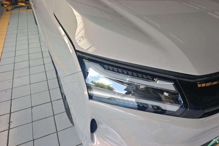 Used Wuling Starlight 730 2025 Model Pure Electric 500km Luxury Edition Right Front Headlight