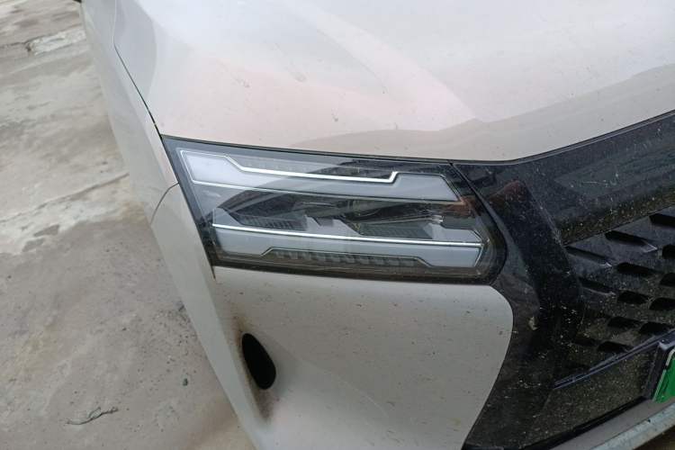 Used Wuling Starlight 730 2025 Model Plug-in Hybrid 125km Luxury Edition Right Front Headlight