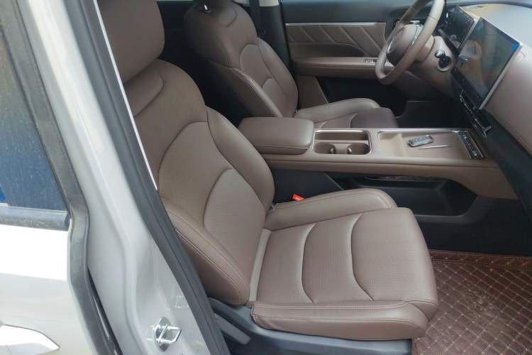 Used Wuling Starlight 730 2025 Model Plug-in Hybrid 125km Luxury Edition Right Front Seat