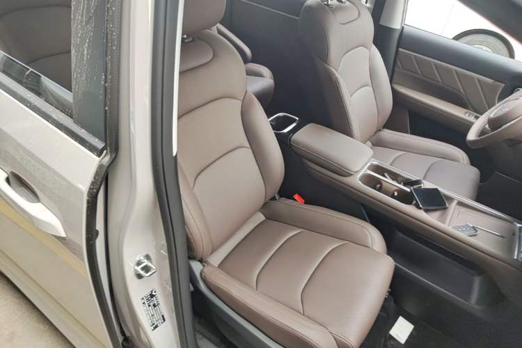 Used Wuling Starlight 730 2025 Model Pure Electric 500km Luxury Edition Right Front Seat