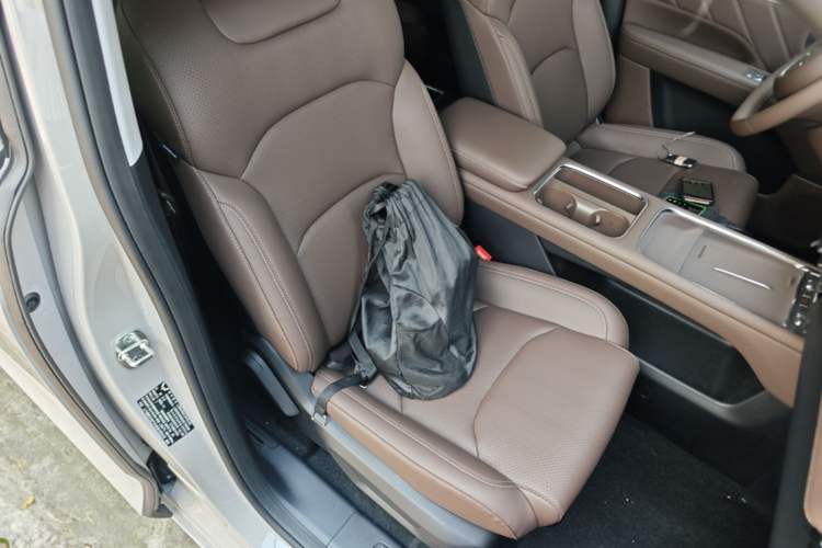 Used Wuling Starlight 730 2025 Model Plug-in Hybrid 125km Luxury Edition Right Front Seat