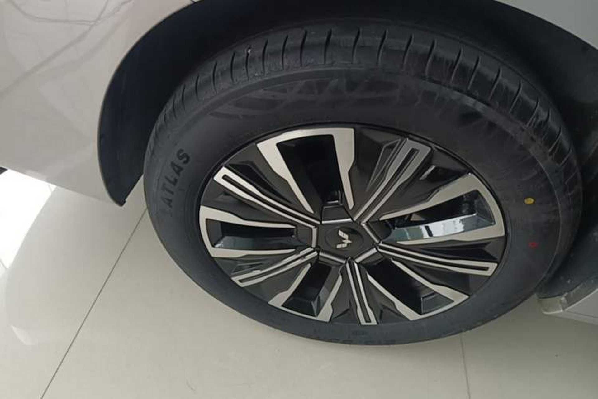 Used Wuling Starlight 730 2025 Model Plug-in Hybrid 125km Luxury Edition Right Rear Wheel Hub