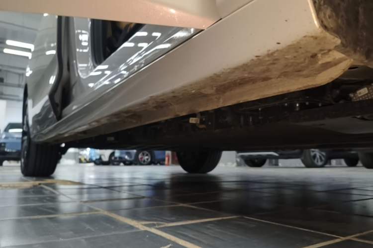 Used Wuling Starlight 730 2025 Model Plug-in Hybrid 125km Luxury Edition Right Side Sill