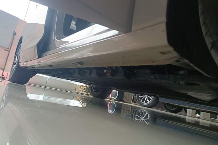Used Wuling Starlight 730 2025 Model Plug-in Hybrid 125km Luxury Edition Right Side Sill
