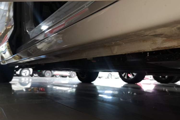 Used Wuling Starlight 730 2025 Model Plug-in Hybrid 125km Luxury Edition Right Side Sill