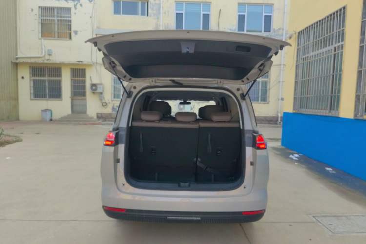 Used Wuling Starlight 730 2025 Model Plug-in Hybrid 125km Luxury Edition Trunk