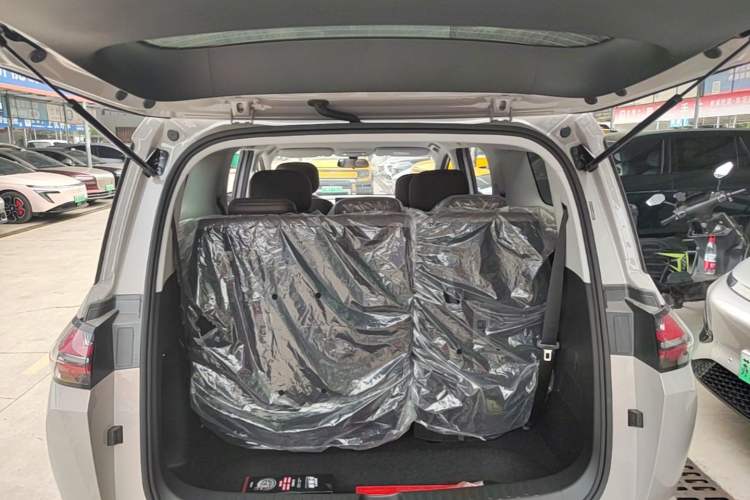 Used Wuling Starlight 730 2025 Model Pure Electric 500km Luxury Edition Trunk