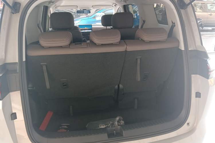 Used Wuling Starlight 730 2025 Model Plug-in Hybrid 125km Luxury Edition Trunk