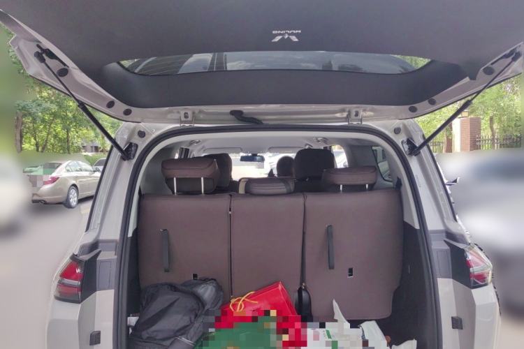 Used Wuling Starlight 730 2025 Model Plug-in Hybrid 125km Luxury Edition Trunk
