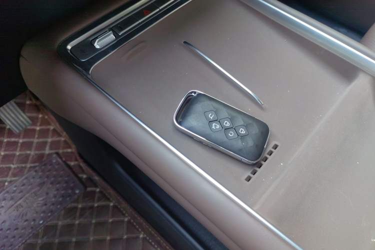 Used Wuling Starlight 730 2025 Model Plug-in Hybrid 125km Luxury Edition Vehicle Key