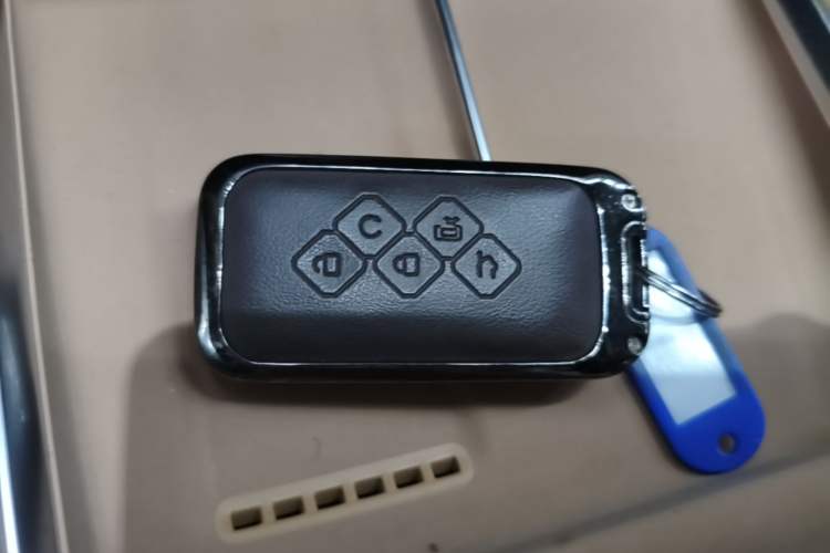 Used Wuling Starlight 730 2025 Model Plug-in Hybrid 125km Luxury Edition Vehicle Key