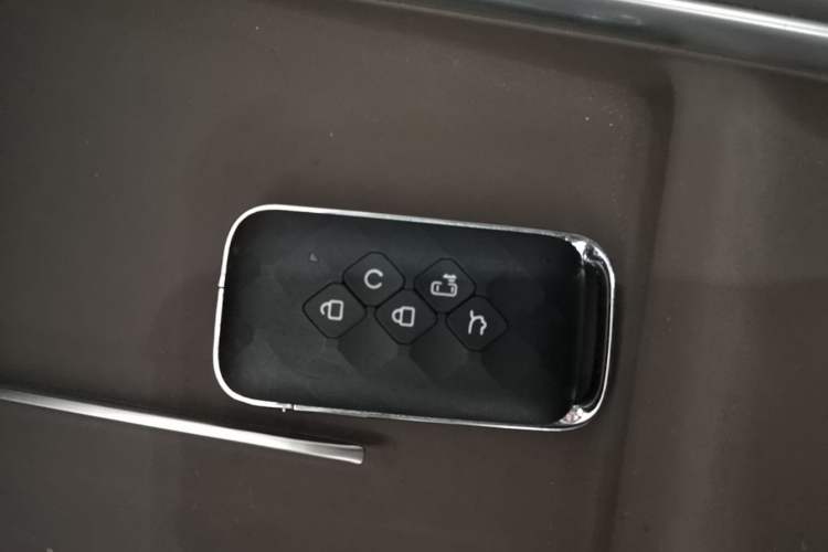 Used Wuling Starlight 730 2025 Model Plug-in Hybrid 125km Luxury Edition Vehicle Key