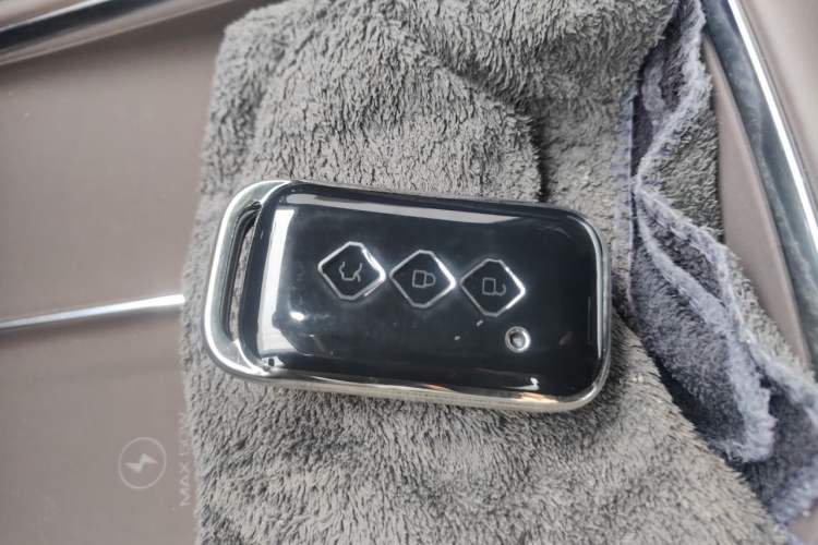 Used Wuling Starlight 730 2025 Model Plug-in Hybrid 125km Luxury Edition Vehicle Key
