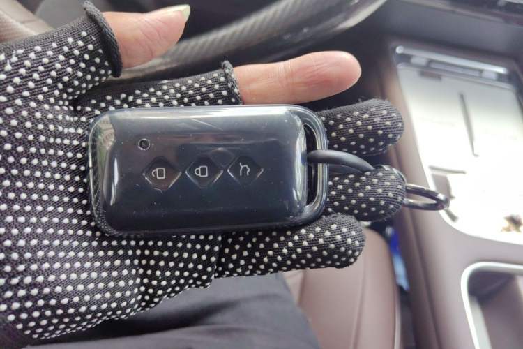 Used Wuling Starlight 730 2025 Model Plug-in Hybrid 125km Luxury Edition Vehicle Key