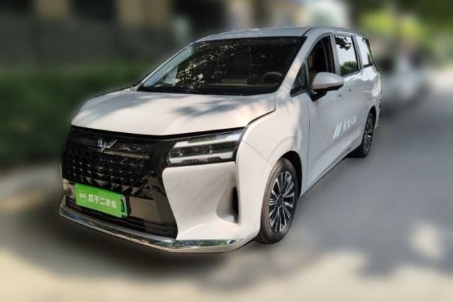Used Wuling Starlight 730 2025 Model Plug-in Hybrid 125km Luxury Edition