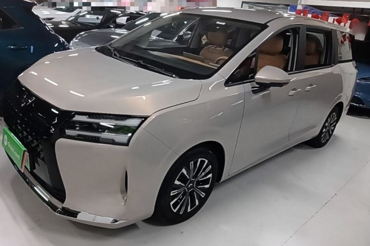 Wuling Starlight 730 2025 Model Plug-in Hybrid 125km Luxury Edition