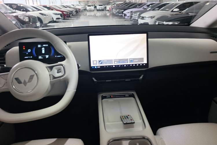 Used Wuling Starlight 730 2025 Model Plug-in Hybrid 125km Luxury Edition Audio And AC Panel