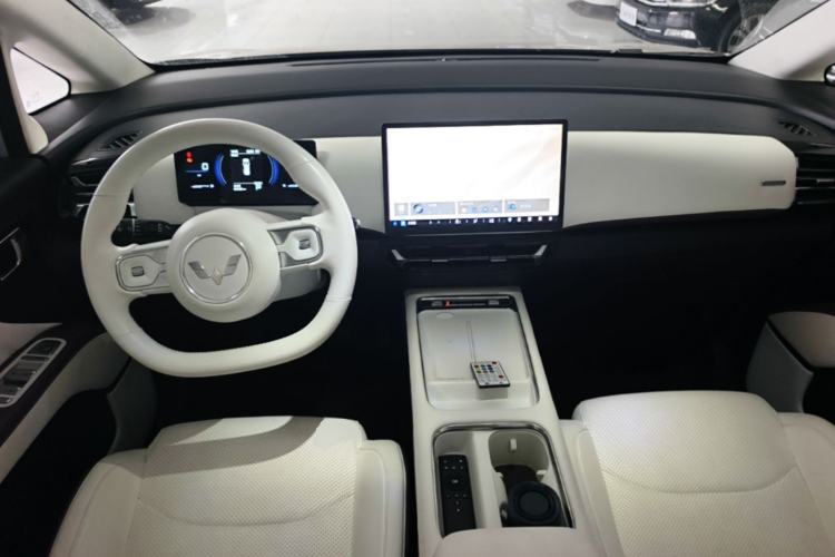 Used Wuling Starlight 730 2025 Model Plug-in Hybrid 125km Luxury Edition Center Console