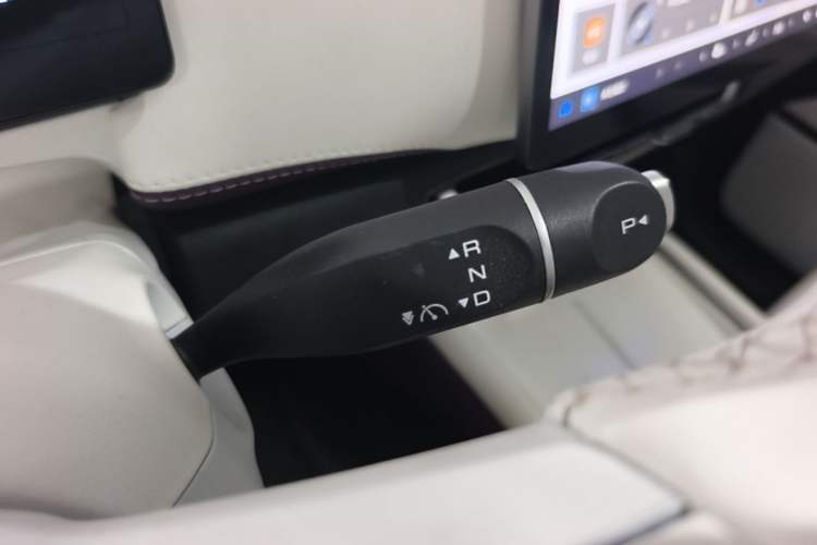 Used Wuling Starlight 730 2025 Model Plug-in Hybrid 125km Luxury Edition Gear Lever