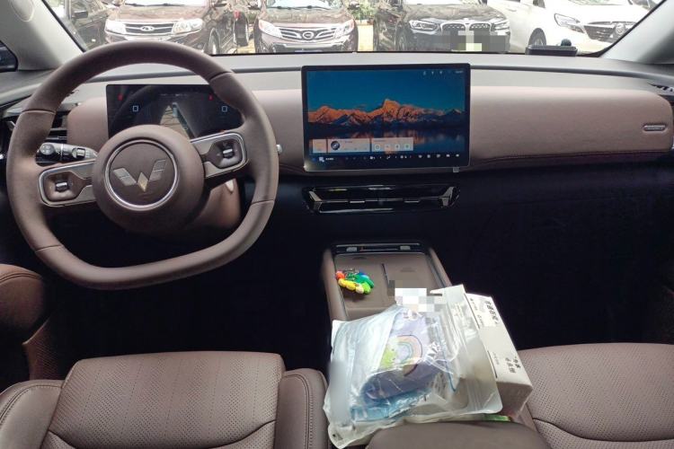 Used Wuling Starlight 730 2025 Model Pure Electric 500km Luxury Edition Center Console