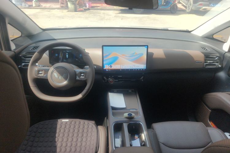Used Wuling Starlight 730 2025 Model Pure Electric 500km Luxury Edition Center Console