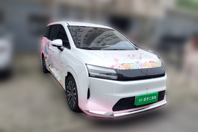 Used Wuling Starlight 730 2025 Model Pure Electric 500km Luxury Edition Front Right 45 Deg