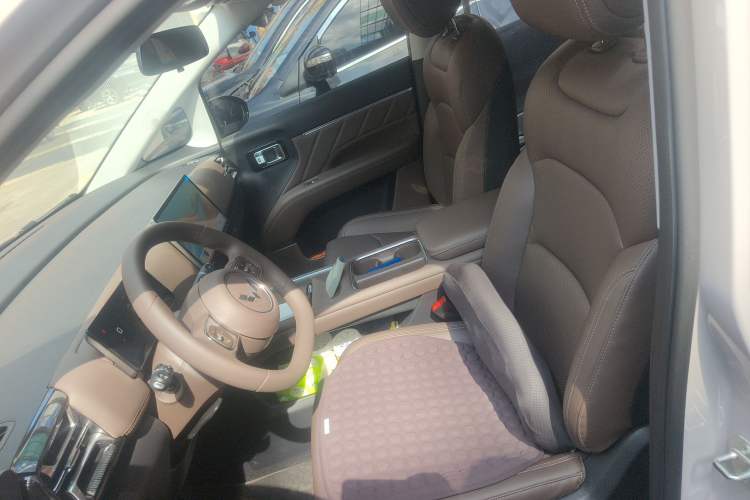 Used Wuling Starlight 730 2025 Model Pure Electric 500km Luxury Edition Left Front Seat