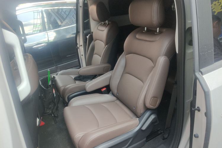 Used Wuling Starlight 730 2025 Model Pure Electric 500km Luxury Edition Left Rear Seat