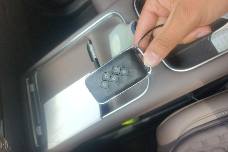 Used Wuling Starlight 730 2025 Model Pure Electric 500km Luxury Edition Vehicle Key