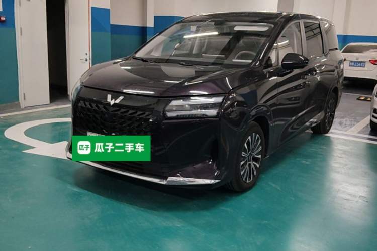 Wuling Starlight 730 2025 Model Plug-in Hybrid 125km Luxury Edition