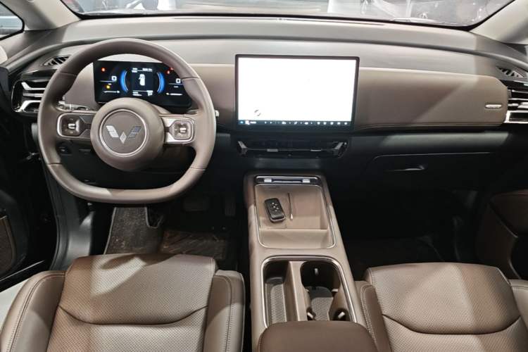 Used Wuling Starlight 730 2025 Model Plug-in Hybrid 125km Luxury Edition Center Console