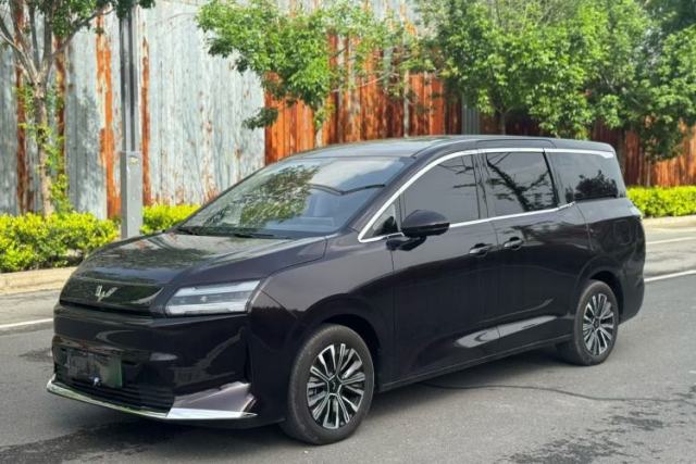 Used Wuling Starlight 730 2025 Model Pure Electric 500km Luxury Edition