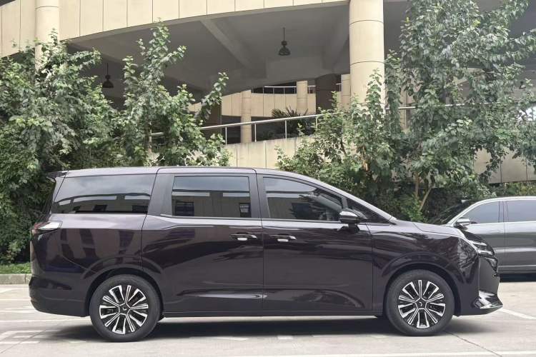 Used Wuling Starlight 730 2025 Model Pure Electric 500km Luxury Edition Exterior 9