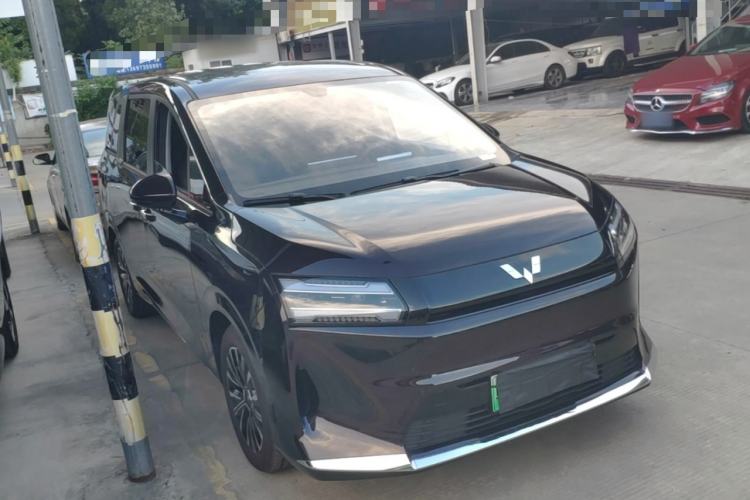 Used Wuling Starlight 730 2025 Model Pure Electric 500km Luxury Edition Front Right 45 Deg