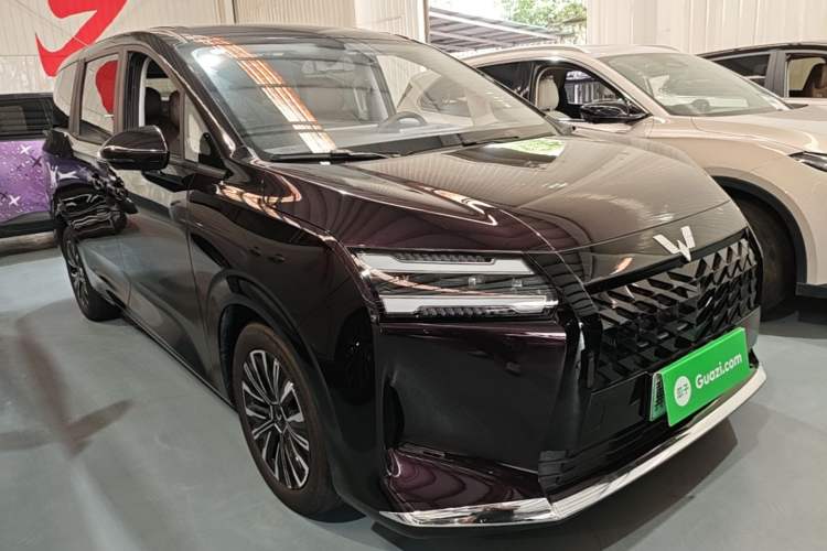 Used Wuling Starlight 730 2025 Model Plug-in Hybrid 125km Luxury Edition Front Right 45 Deg