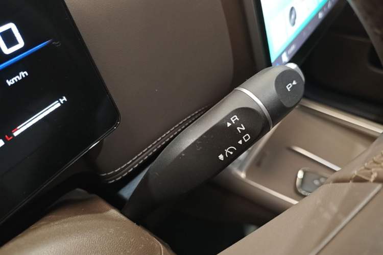 Used Wuling Starlight 730 2025 Model Plug-in Hybrid 125km Luxury Edition Gear Lever