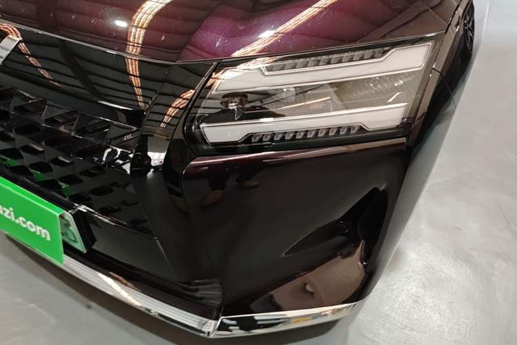 Used Wuling Starlight 730 2025 Model Plug-in Hybrid 125km Luxury Edition Left Front Headlight