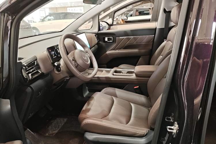 Used Wuling Starlight 730 2025 Model Plug-in Hybrid 125km Luxury Edition Left Front Seat