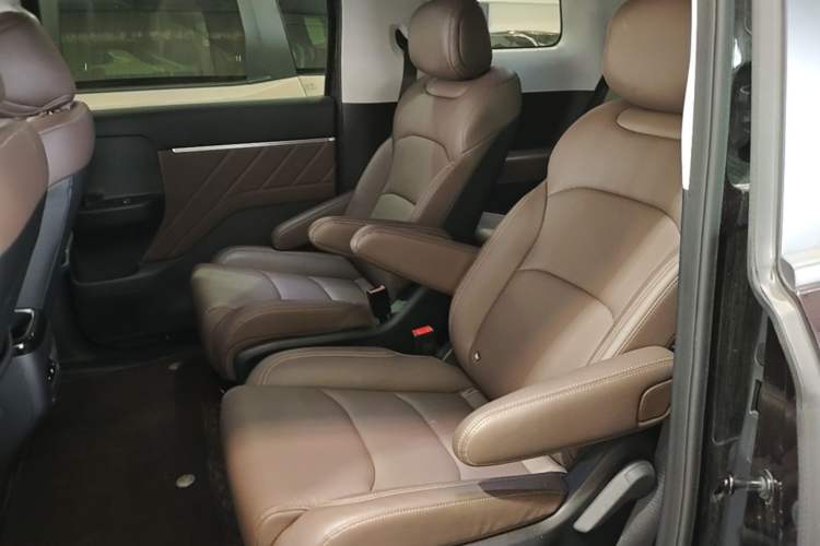 Used Wuling Starlight 730 2025 Model Plug-in Hybrid 125km Luxury Edition Left Rear Seat