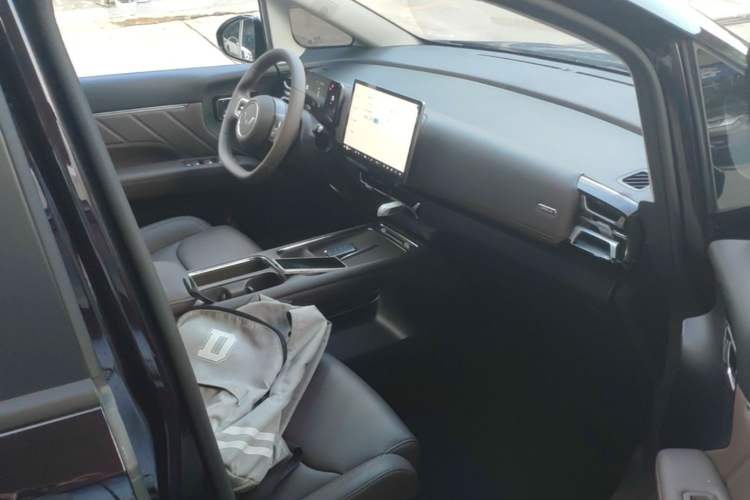 Used Wuling Starlight 730 2025 Model Pure Electric 500km Luxury Edition Right Front Seat