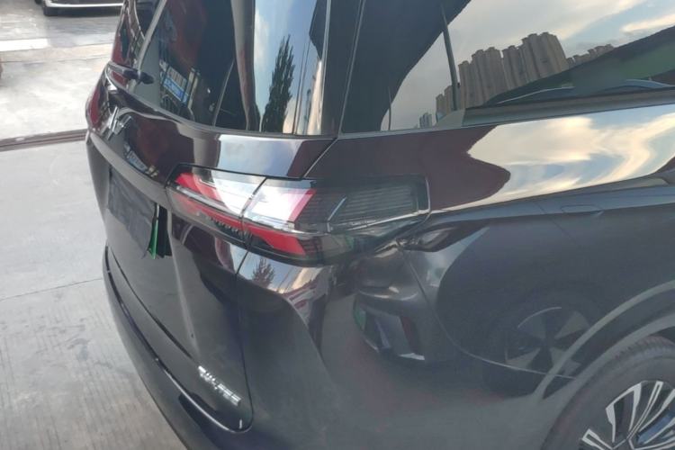 Used Wuling Starlight 730 2025 Model Pure Electric 500km Luxury Edition Right Rear Taillight