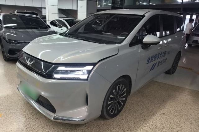 Used Wuling Starlight 730 2025 Model Pure Electric 500km Luxury Edition