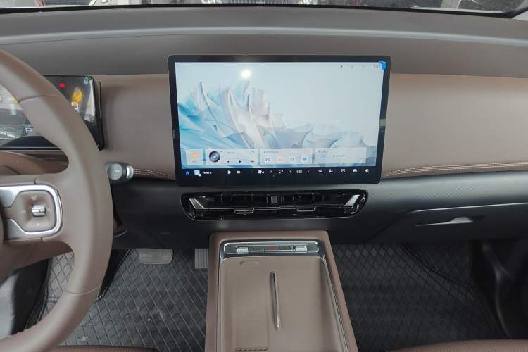 Used Wuling Starlight 730 2025 Model Plug-in Hybrid 125km Luxury Edition Audio And AC Panel