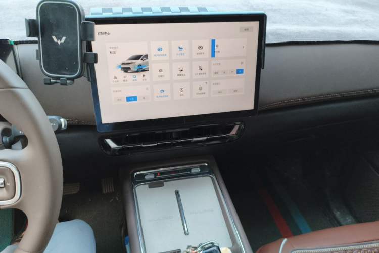 Used Wuling Starlight 730 2025 Model Pure Electric 500km Luxury Edition Audio And AC Panel