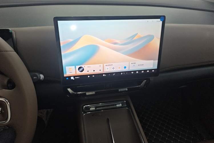 Used Wuling Starlight 730 2025 Model Plug-in Hybrid 125km Luxury Edition Audio And AC Panel