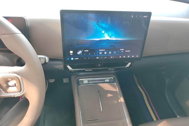 Used Wuling Starlight 730 2025 Model Plug-in Hybrid 125km Luxury Edition Audio And AC Panel