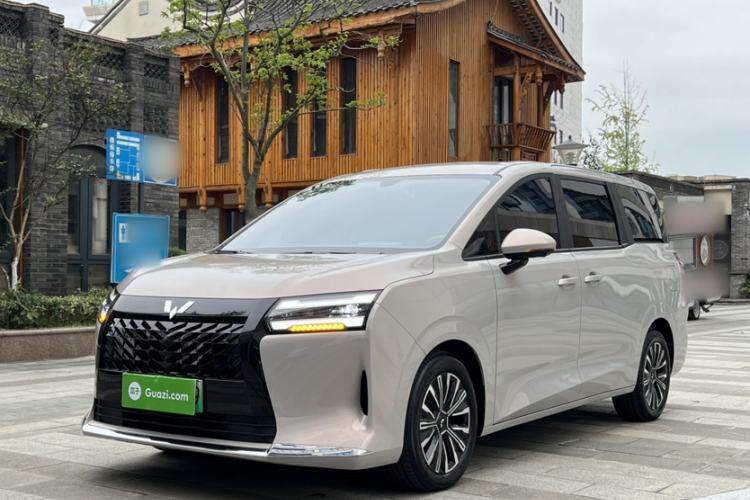 Wuling Starlight 730 2025 Model Plug-in Hybrid 125km Luxury Edition