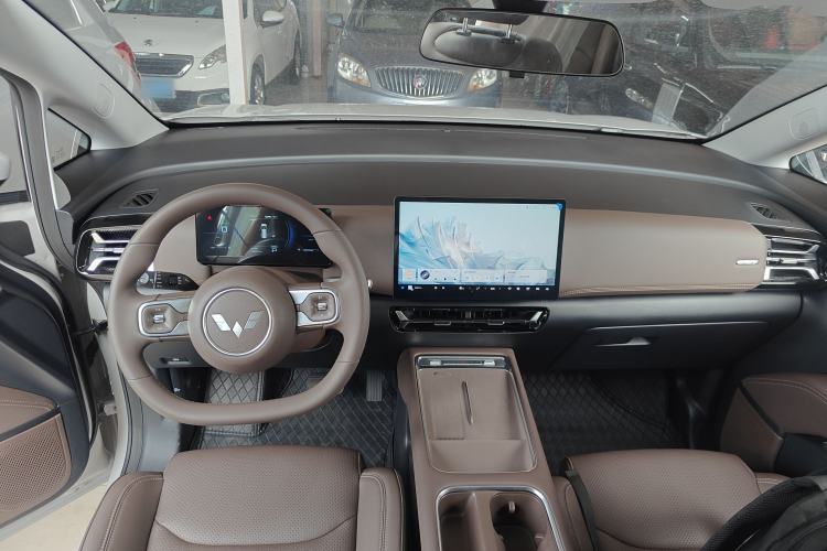Used Wuling Starlight 730 2025 Model Plug-in Hybrid 125km Luxury Edition Center Console