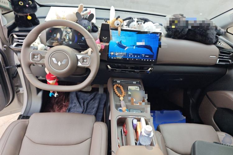 Used Wuling Starlight 730 2025 Model Plug-in Hybrid 125km Luxury Edition Center Console